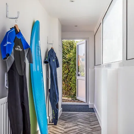 Pass The Keys Charming Chalet A Stones Throw From The Beach Chichester Exterior foto