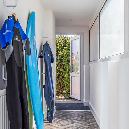 Pass The Keys Charming Chalet A Stones Throw From The Beach Chichester Exterior foto