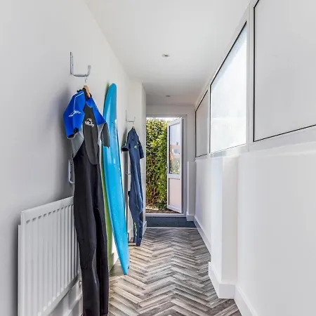 Pass The Keys Charming Chalet A Stones Throw From The Beach Chichester Exterior foto
