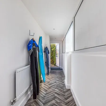 Pass The Keys Charming Chalet A Stones Throw From The Beach Chichester Exterior foto